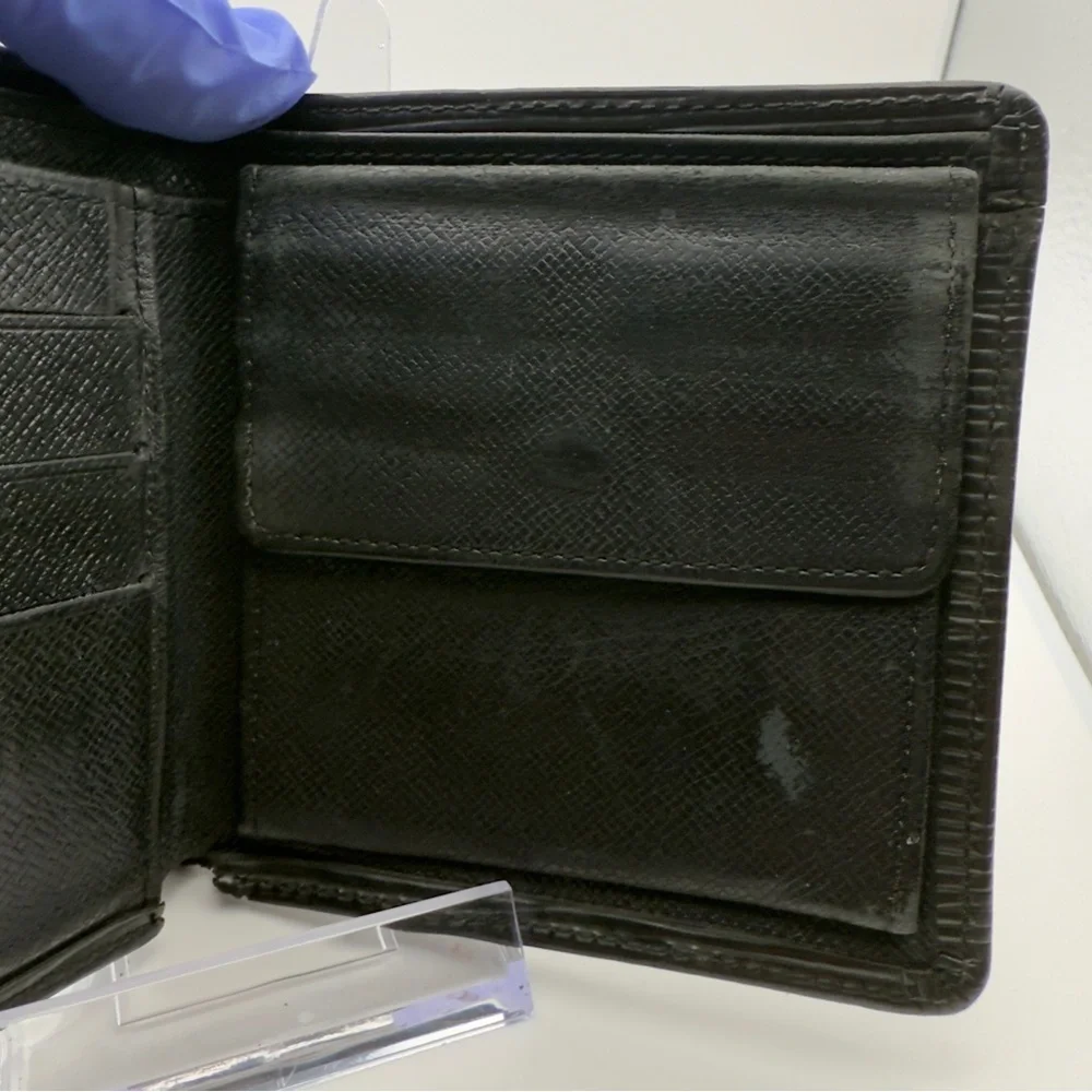 Louis Vuitton Black Epi Leather Bi-Fold Wallet | Men’s | Pre-Owned |